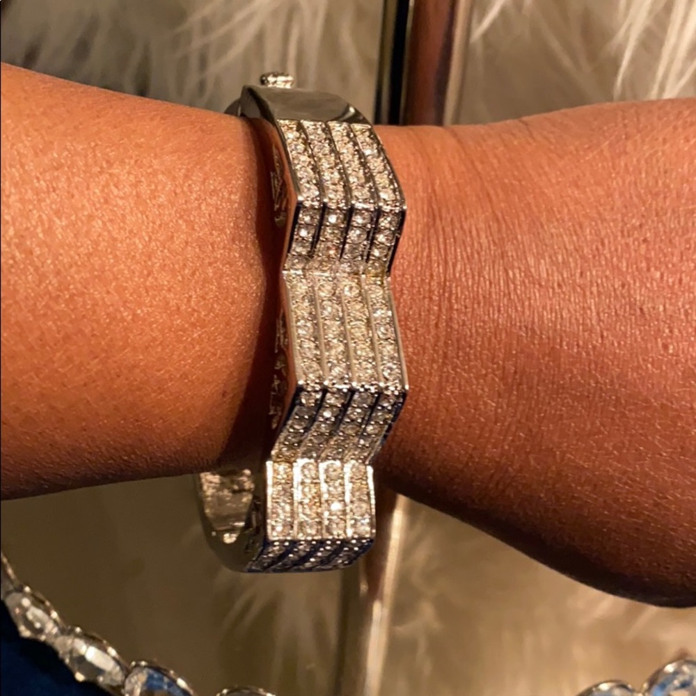 Gorgeous bangle style bracelets with a zigzag!